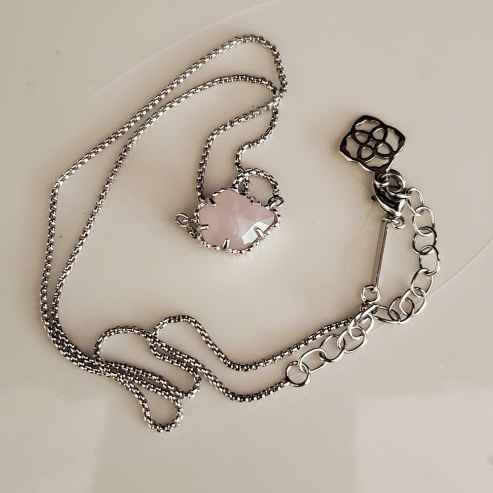 Kendra Scott Tess Silver Plated Pendant Necklace Dainty Rose Quartz Pendant